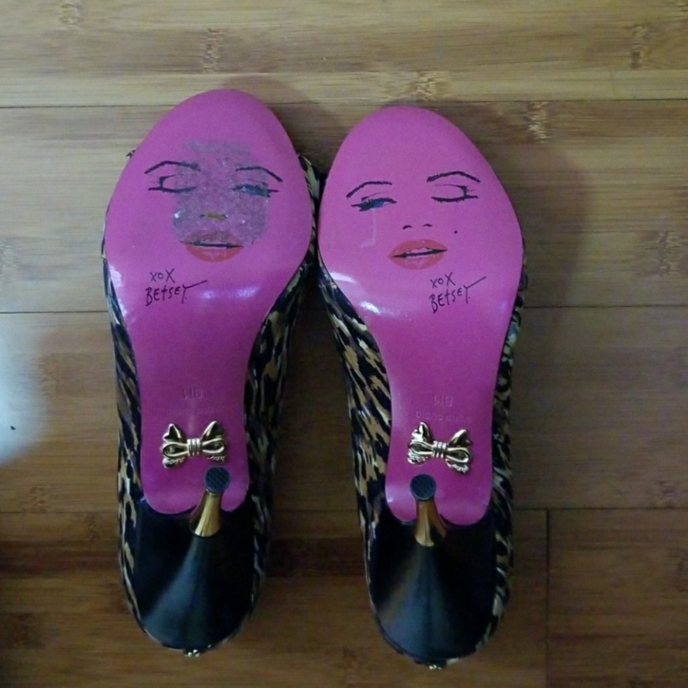 Betsey Johnson  leopard stiletto pumps - Picture 2 of 5